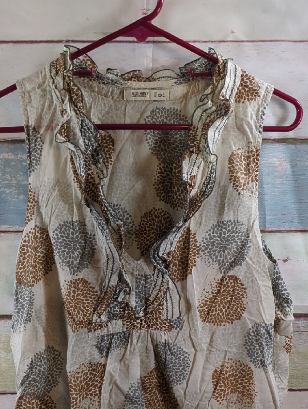 Old Navy Sleeveless Ruffle V-Neck Printed Tank — Neutral Dot Floral - Picture 3 of 5